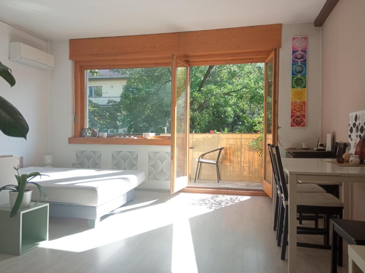 Free Parking, Balcony, Near To Park Homestay *