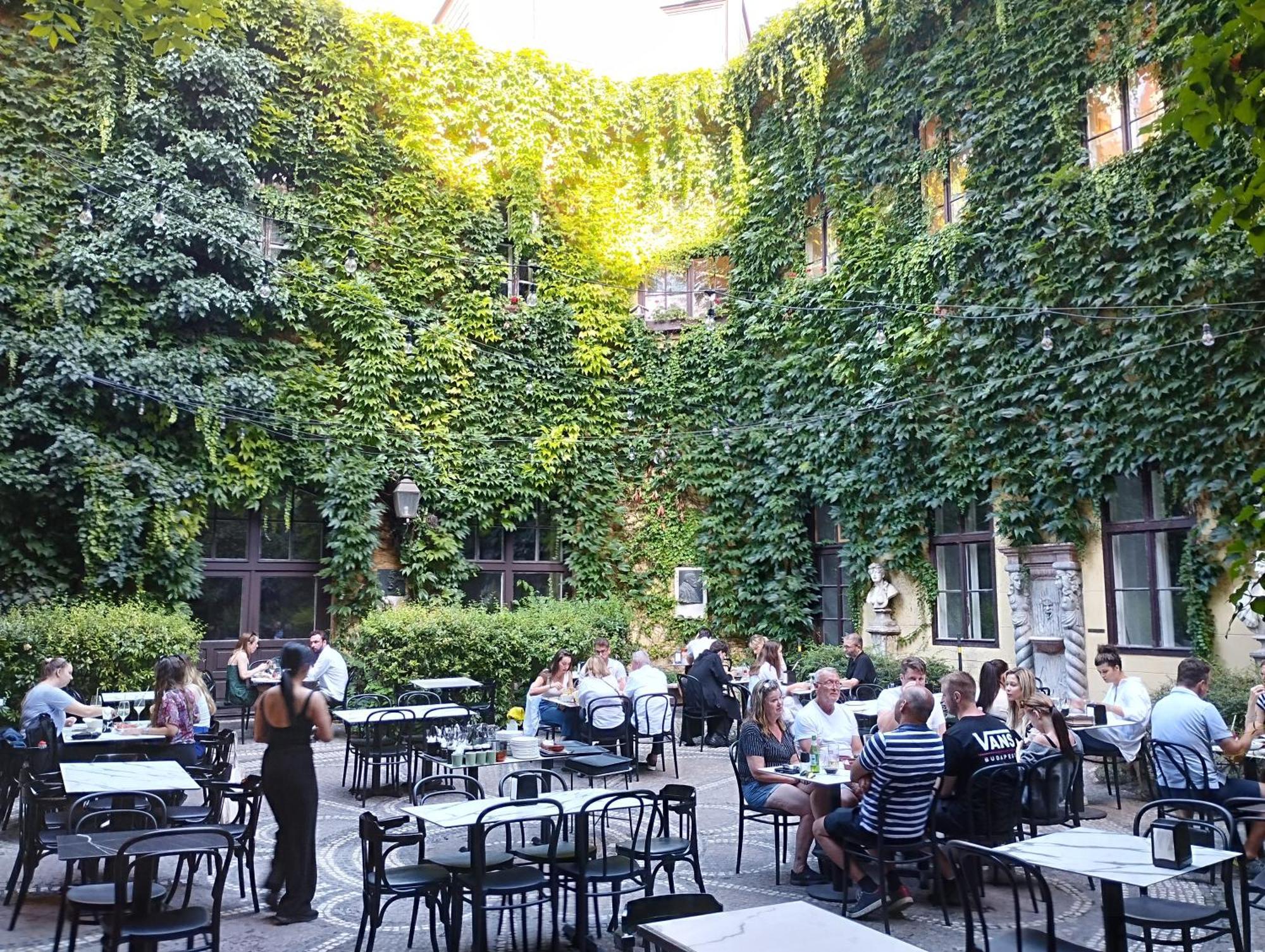 Homestay Free Parking, Balcony, Near To Park Budapest