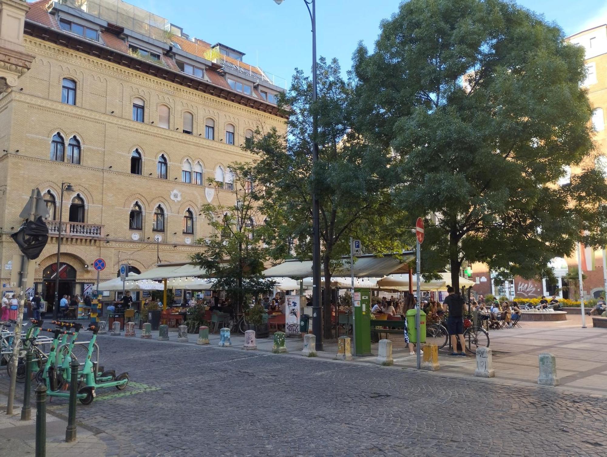 Free Parking, Balcony, Near To Park Privatunterkunft *